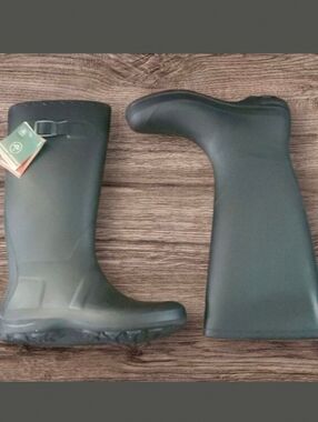 Kamik boots Nwt women's size 7 black Olivia waterproof rain vegan-friendly